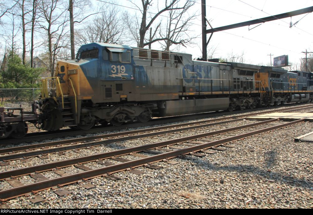 CSX 319 on I158